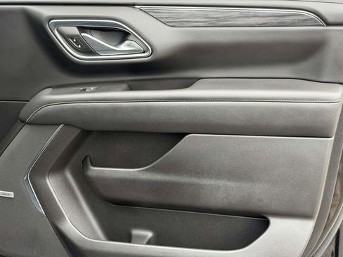 Used 2023 GMC Yukon XL SLT image 6