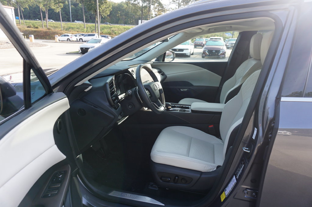 Used 2023 Lexus RX 350 Premium w/ Accessory Package AWD/4WD image 2