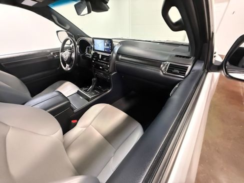 Used 2023 Lexus GX 460 image 58