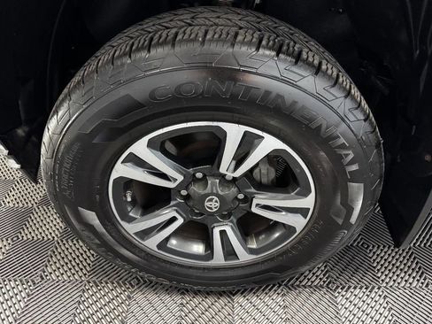 Used 2018 Toyota Tacoma TRD Sport AWD/4WD image 21