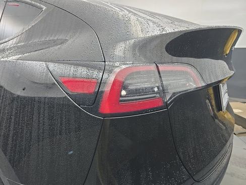 Used 2025 Tesla Model Y Long Range image 18