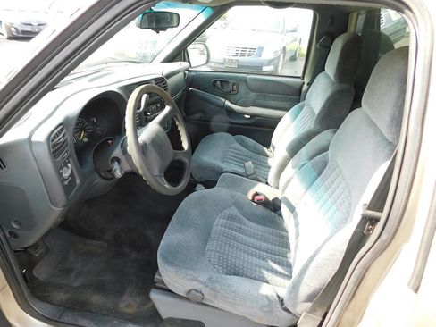 Used 2000 Chevrolet S10 Pickup LS w/ Preferred Equipment Group RWD image 28