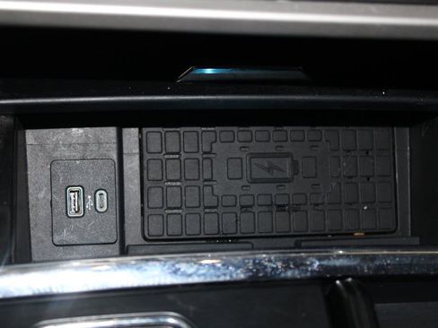 Used 2023 Ford Expedition XLT image 46