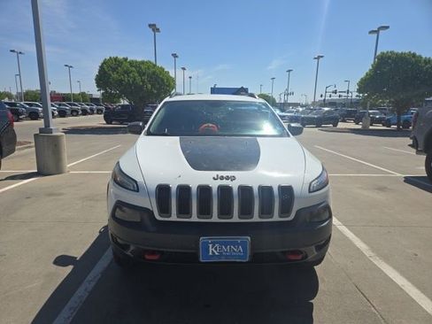Used 2015 Jeep Cherokee Trailhawk AWD/4WD image 2