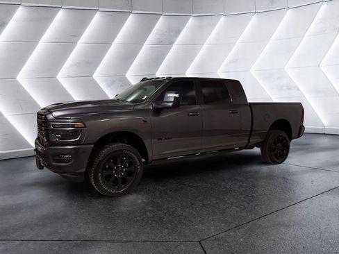 Used 2025 RAM 2500 Laramie AWD/4WD image 3