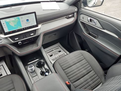 Used 2025 Ford Explorer ST-Line w/ ST-Line Street Pack image 17