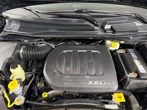Used 2014 Dodge Grand Caravan SXT FWD image 25