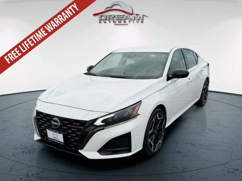 Used 2024 Nissan Altima 2.5 SR FWD image 4