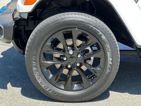 Used 2022 Jeep Wrangler Unlimited Sahara image 27