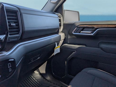 Certified 2024 GMC Sierra 1500 SLE image 30