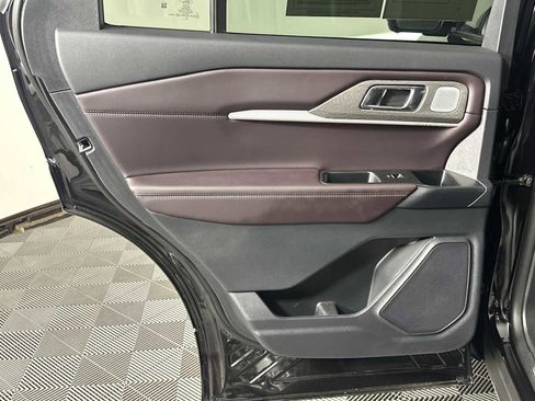 Used 2025 Ford Explorer Platinum RWD image 25