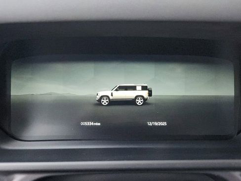 Used 2025 Land Rover Defender 110 S image 28