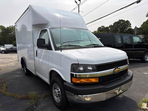 New 2025 Chevrolet Express 3500 w/ Power Convenience Package image 4