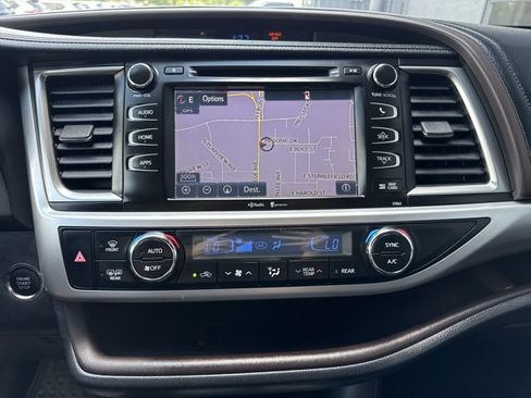 Used 2014 Toyota Highlander XLE FWD image 9