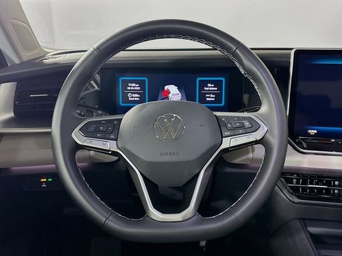 New 2025 Volkswagen Tiguan SE image 13