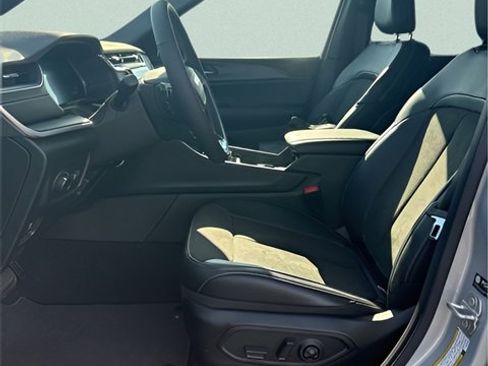 New 2025 Jeep Grand Cherokee Altitude image 11