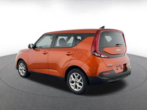 Used 2025 Kia Soul LX w/ LX Technology Package FWD image 7
