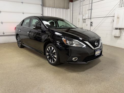 Used 2019 Nissan Sentra SR image 4