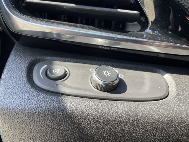 Used 2024 Buick Envista Sport Touring w/ Convenience I Package FWD image 33