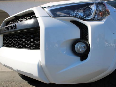 Used 2018 Toyota 4Runner SR5 Premium AWD/4WD image 4