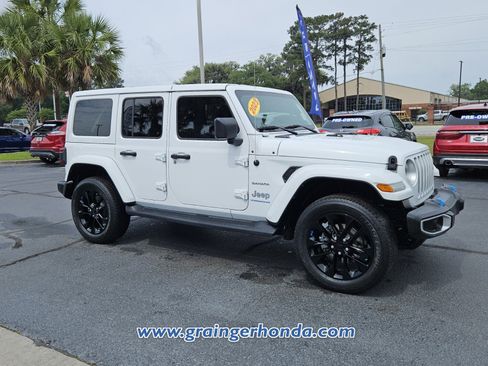 Used 2023 Jeep Wrangler Unlimited Sahara AWD/4WD image 7