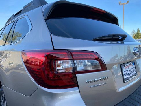 Used 2018 Subaru Outback 2.5i Limited AWD/4WD image 29