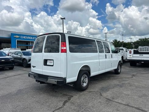 New 2026 Chevrolet Express 3500 LT w/ LT Preferred Equipment Group RWD image 3