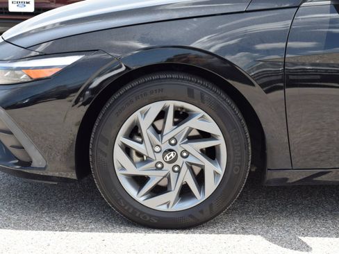 Used 2024 Hyundai Elantra SEL FWD image 25