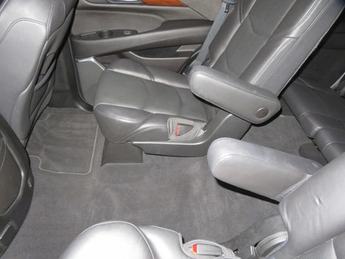 Used 2018 Cadillac Escalade Luxury AWD/4WD image 60