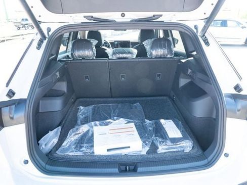 New 2026 Volkswagen Tiguan SE R-Line FWD image 37
