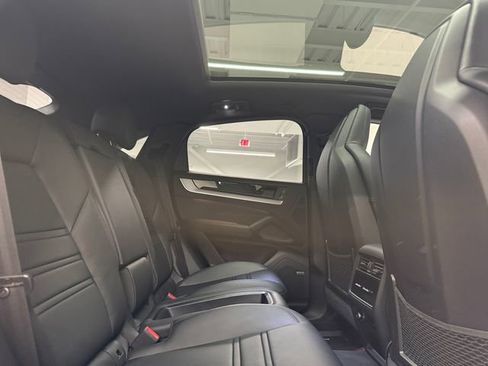 Certified 2024 Porsche Cayenne Coupe image 31