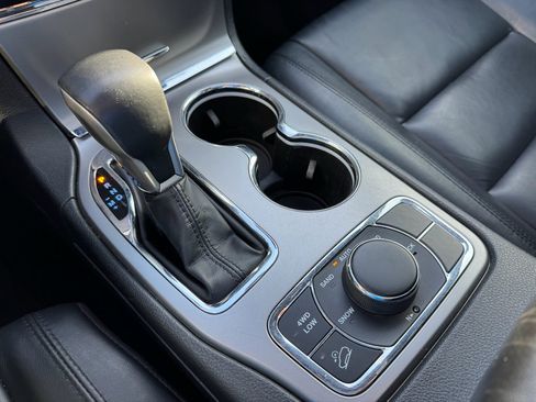 Used 2022 Jeep Grand Cherokee Limited image 19