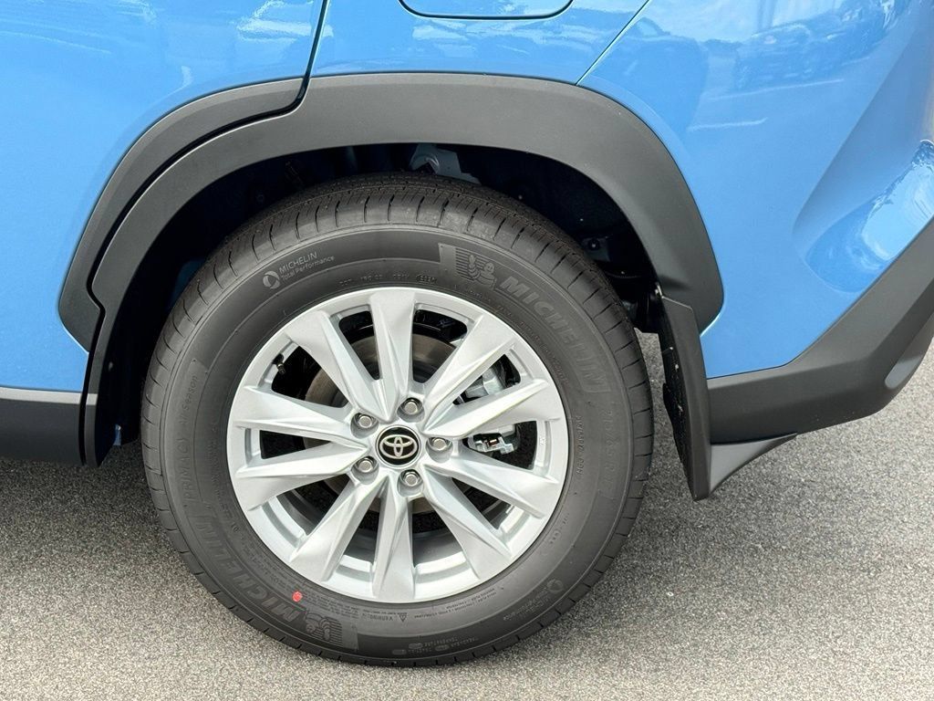 New 2026 Toyota Corolla Cross LE FWD image 30