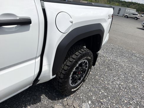 Used 2025 Toyota Tacoma TRD Off-Road AWD/4WD image 12