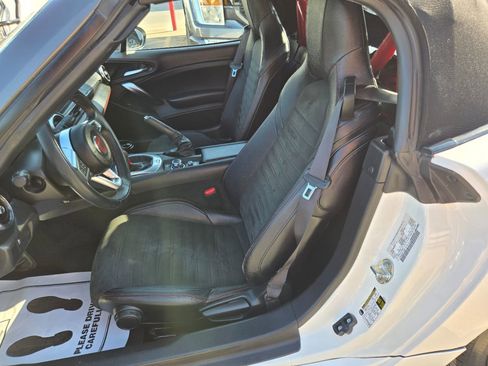 Used 2017 FIAT 124 Spider Abarth image 8