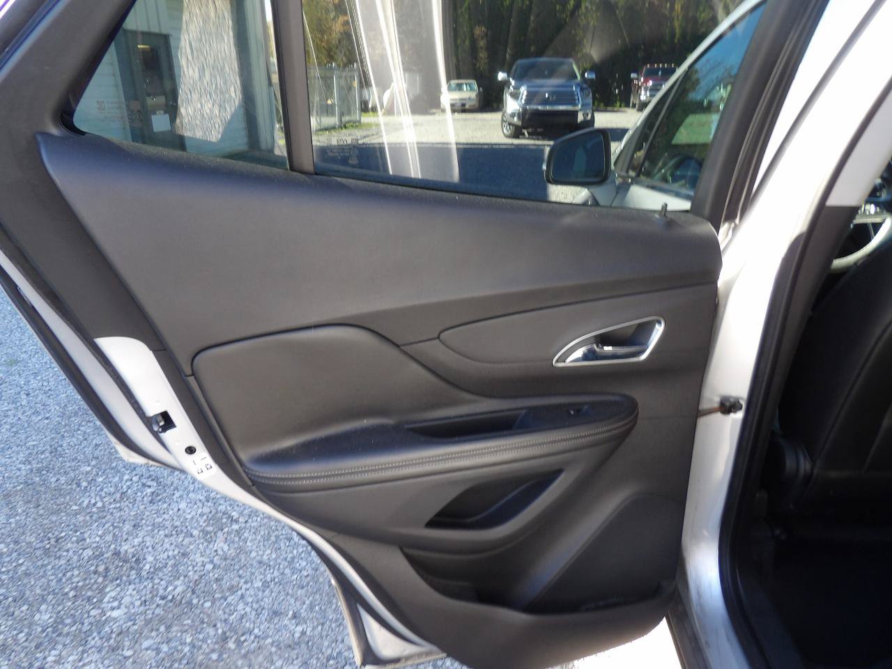 Used 2015 Buick Encore FWD image 7