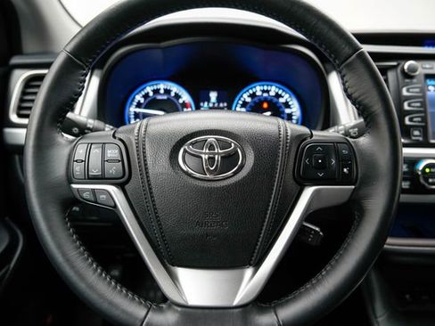Used 2015 Toyota Highlander Limited image 25