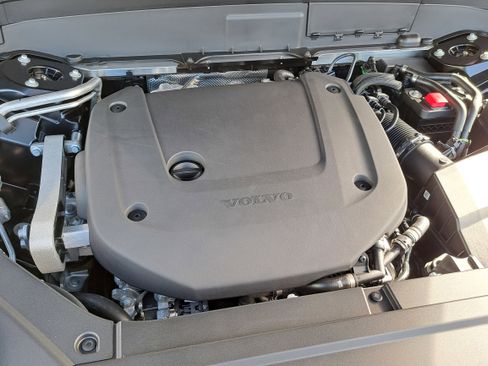New 2026 Volvo XC90 B6 Plus w/ Protection Package Premier image 9