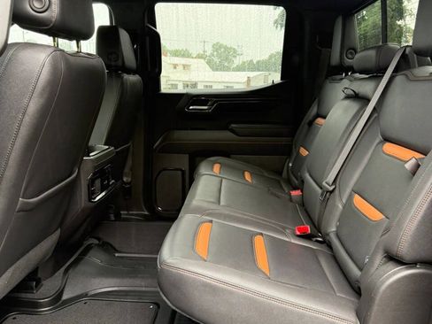 Used 2024 GMC Sierra 1500 AT4 w/ Technology Package AWD/4WD image 19