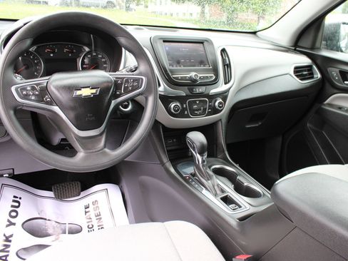 Used 2022 Chevrolet Equinox LS w/ LS Convenience Package FWD image 19