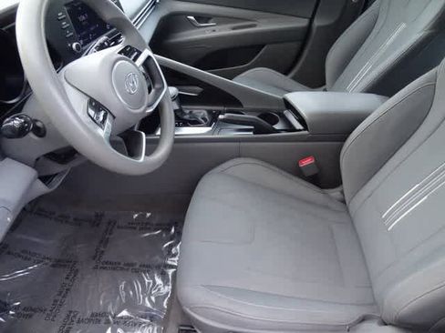 Used 2023 Hyundai Elantra SEL image 6