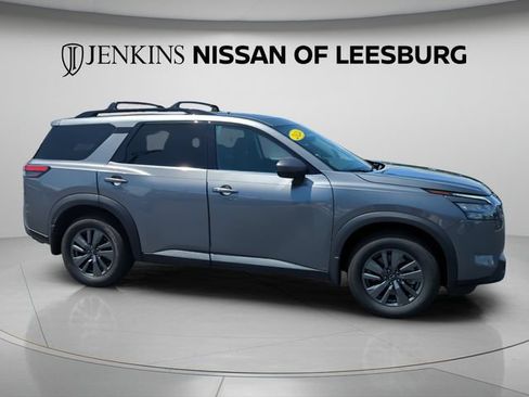Certified 2024 Nissan Pathfinder SV w/ SV Premium Package FWD image 2