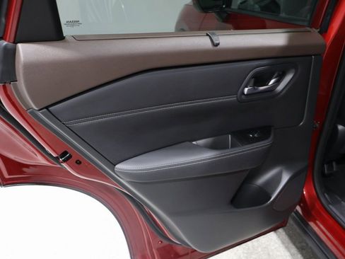 Used 2023 Nissan Rogue SV w/ SV Premium B Package image 21