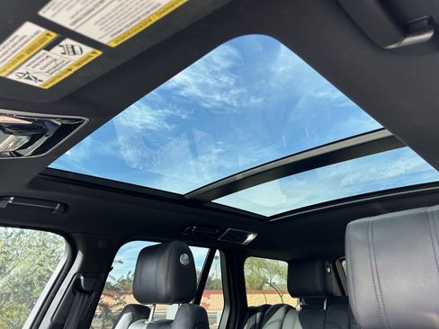 Used 2016 Land Rover Range Rover HSE image 11