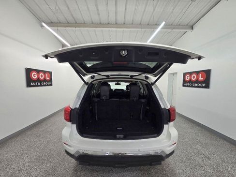 Used 2020 Nissan Pathfinder SL FWD image 16