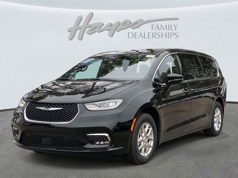 New 2026 Chrysler Pacifica Select image 16
