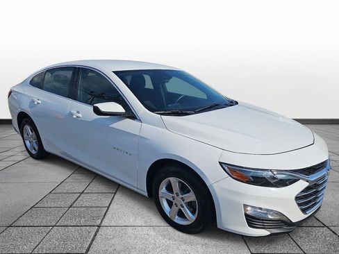 Used 2024 Chevrolet Malibu LT FWD image 3