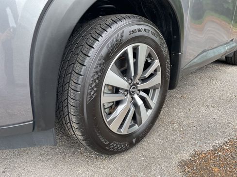 Used 2023 Nissan Pathfinder SL w/ Lighting Package (N92) image 9