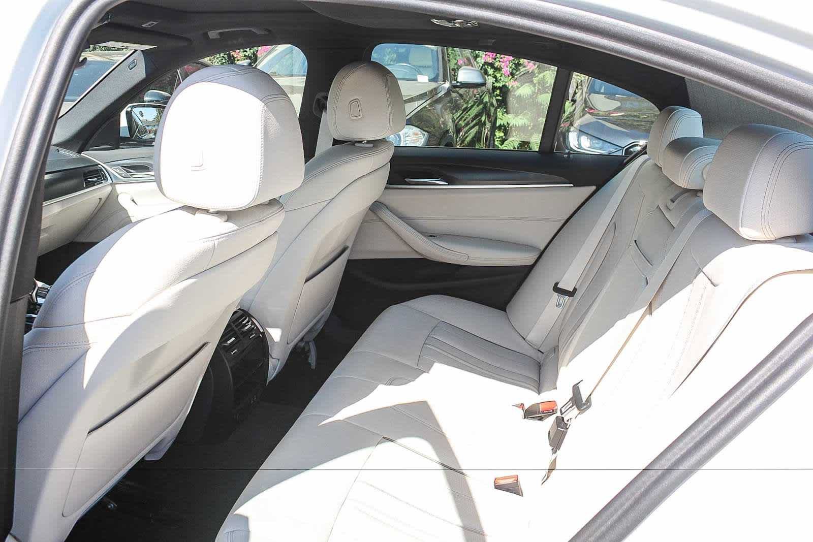 Used 2023 BMW 540i w/ M Sport Package RWD image 17