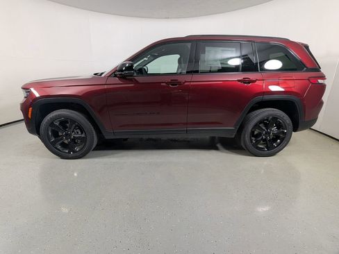 New 2025 Jeep Grand Cherokee Altitude image 4